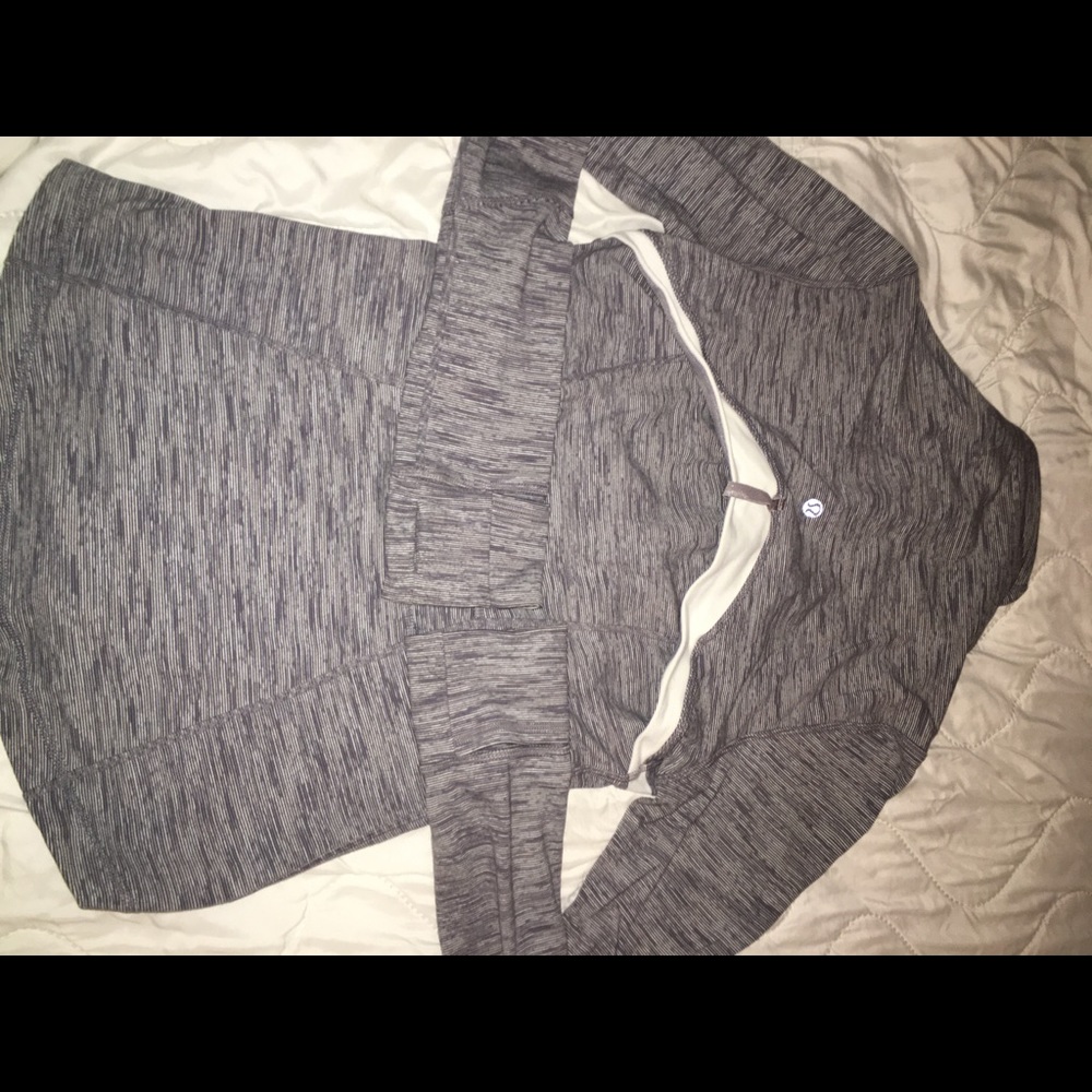 Lululemon grey and white fitted sweater size 4